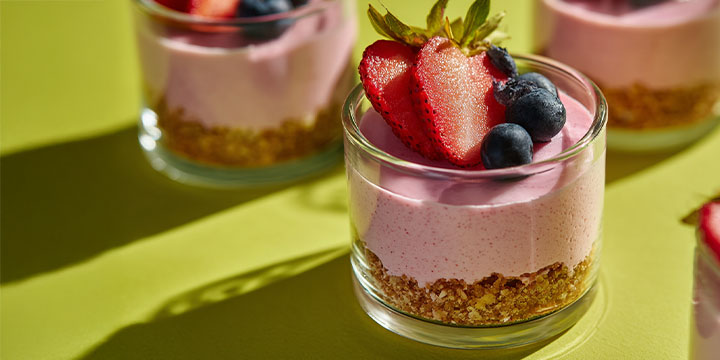 Cheesecake roz la pahar (fără coacere) by Bloomplate