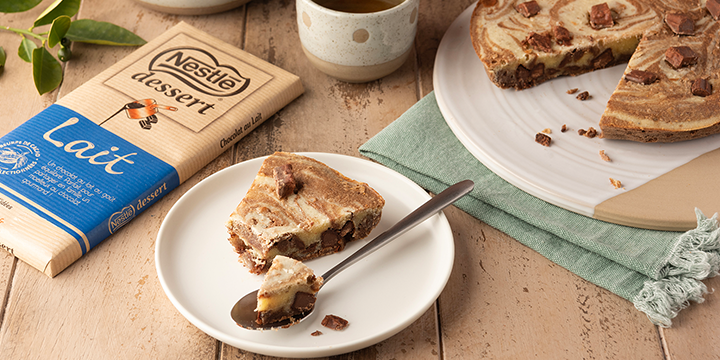Prăjitură marmorată cu ciocolată cu lapte Nestlé Dessert®